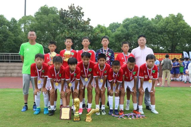 王哲林篮板数刷新记录 未来两年内或将登顶